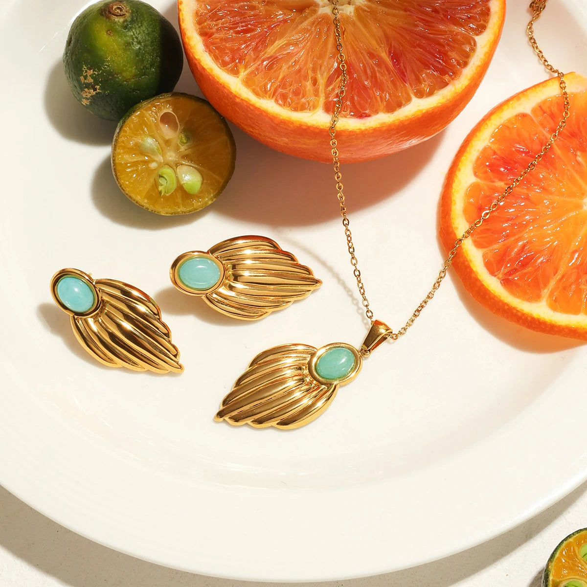LEAF PENDANT NECKLACE
