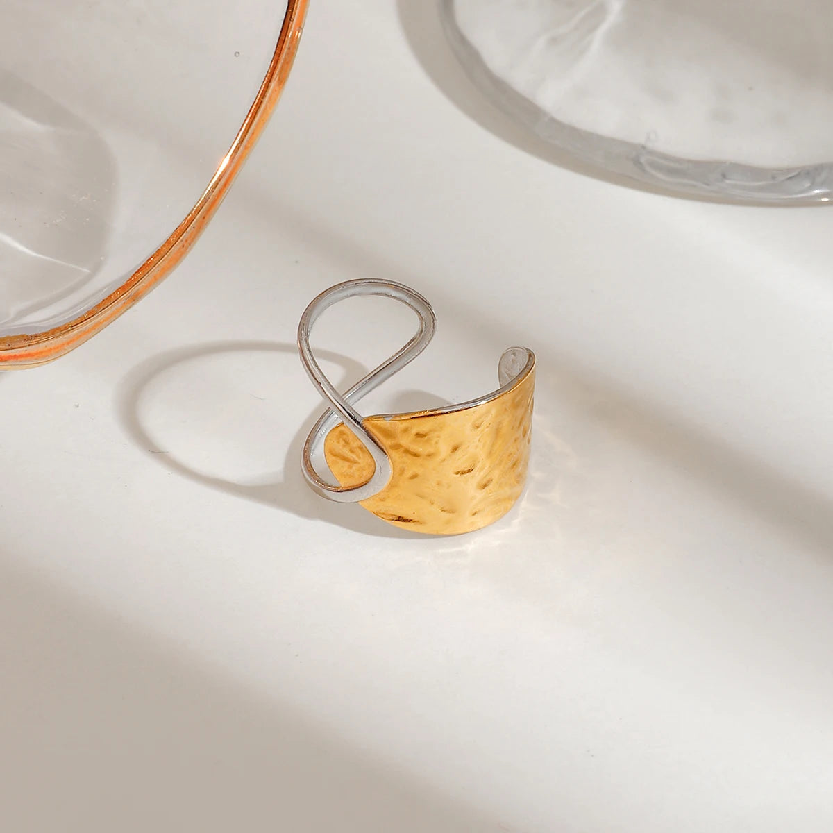 ASYMMETRICAL RING