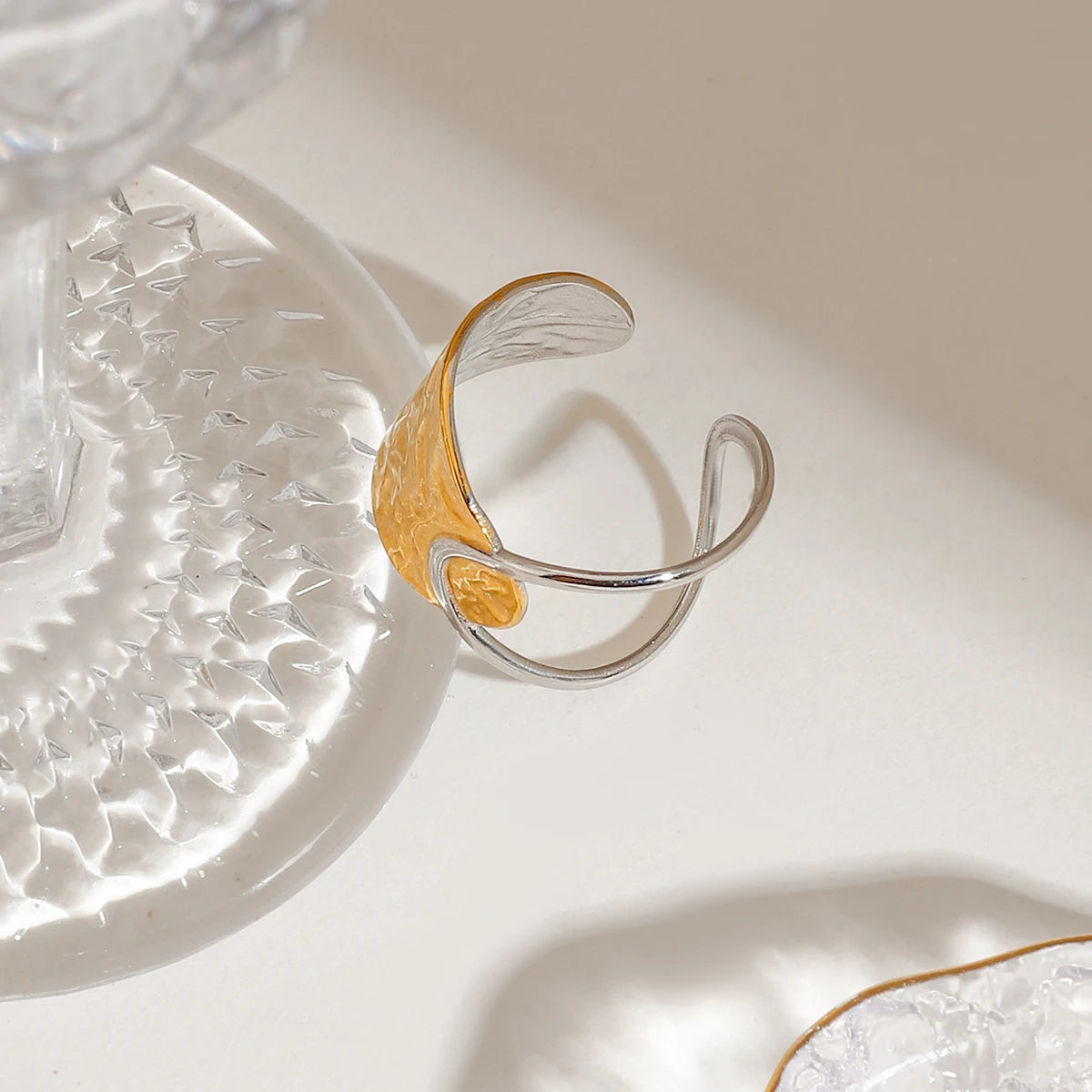 ASYMMETRICAL RING