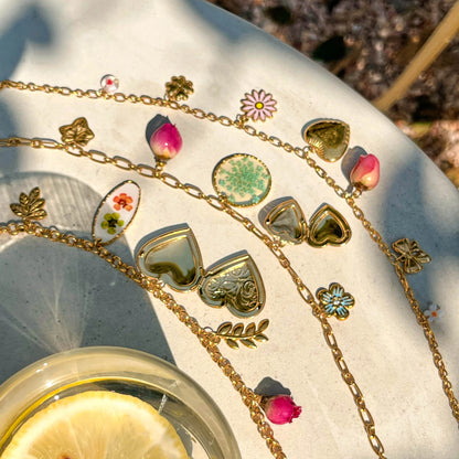 FLOWER PENDANT NECKLACE